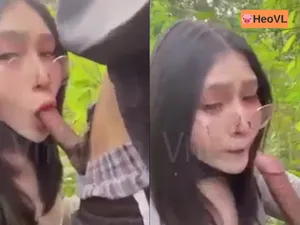đi dã ngoại tiện trả bài bạn gái ở trong rừng