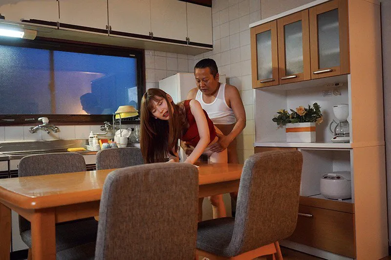 Con gái bị chồng mới của mẹ xxx mỗi ngày, cho dù đã có người yêu