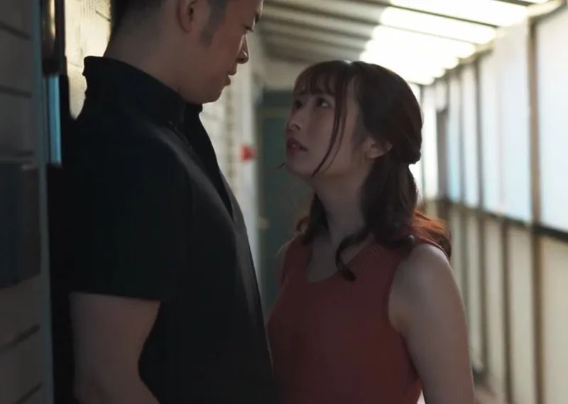 Bà xã mang thai, tôi bị nóng bỏng bởi cô vợ nhà kề bên thường ở nhà một mình